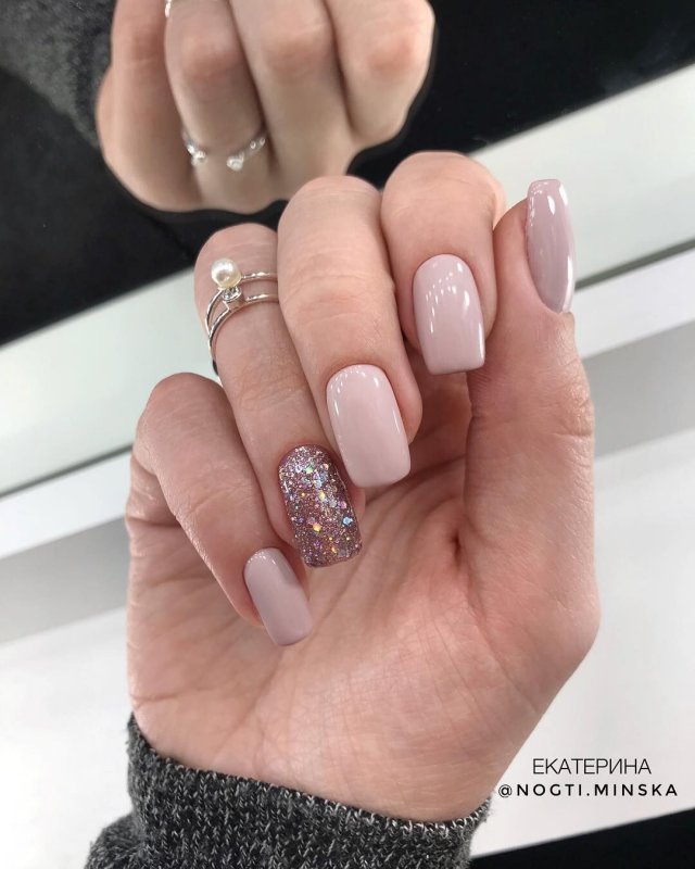Нежно розовый маникюр