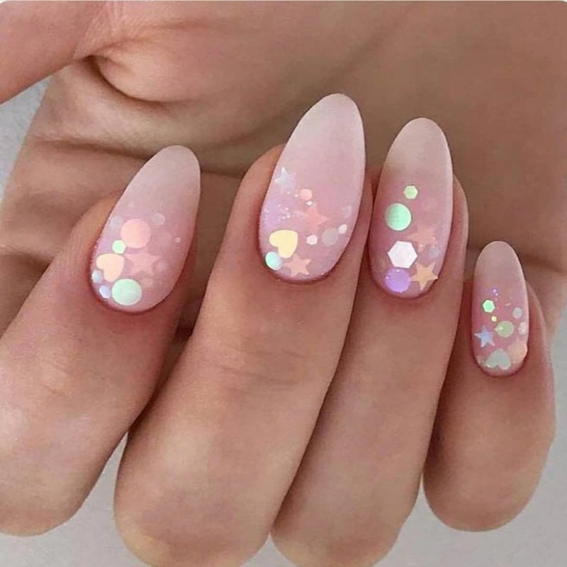 Розовый маникюр с камифубуками