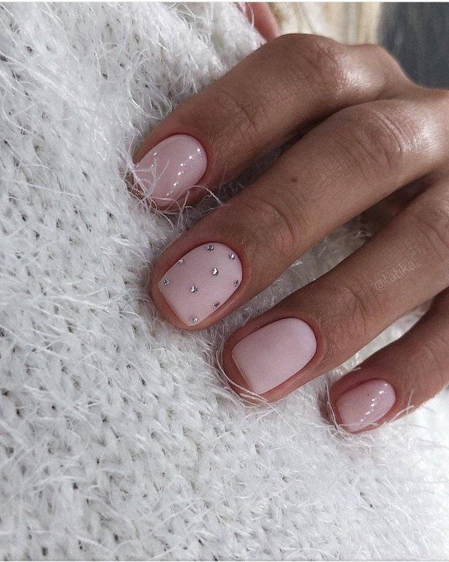 Нежный маникюр на короткие