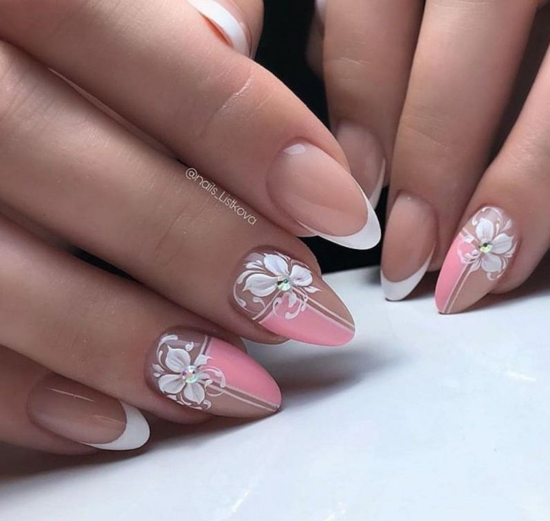 Летний маникюр на короткие ногти френч нежный зверь