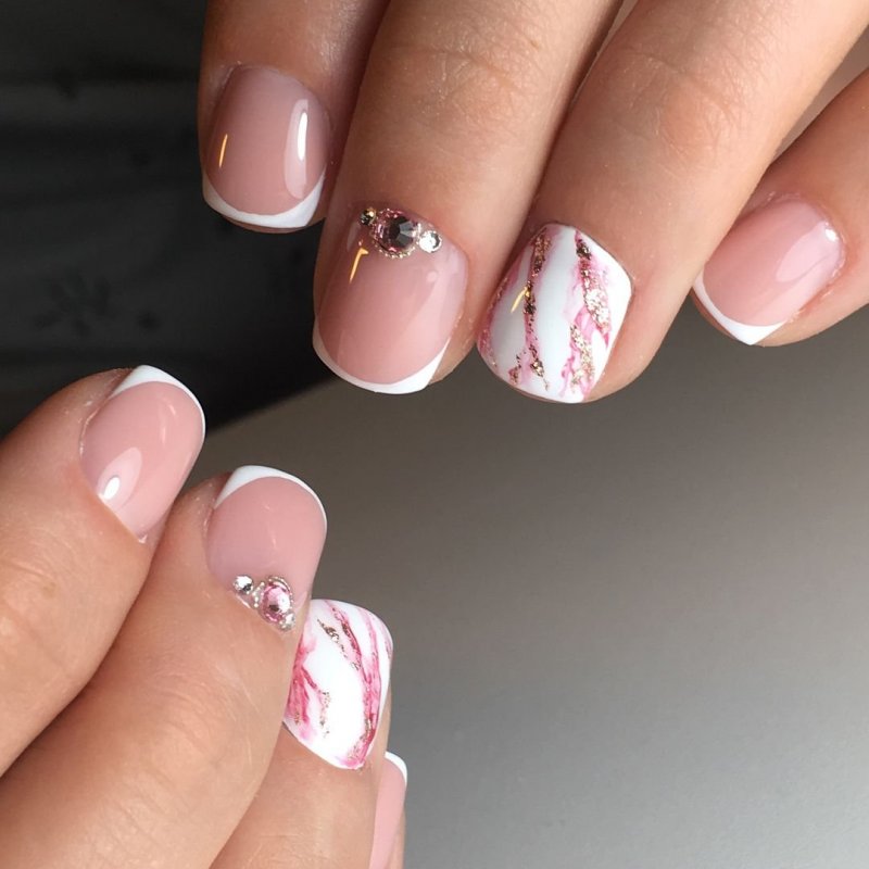 Нежный френч на короткие ногти
