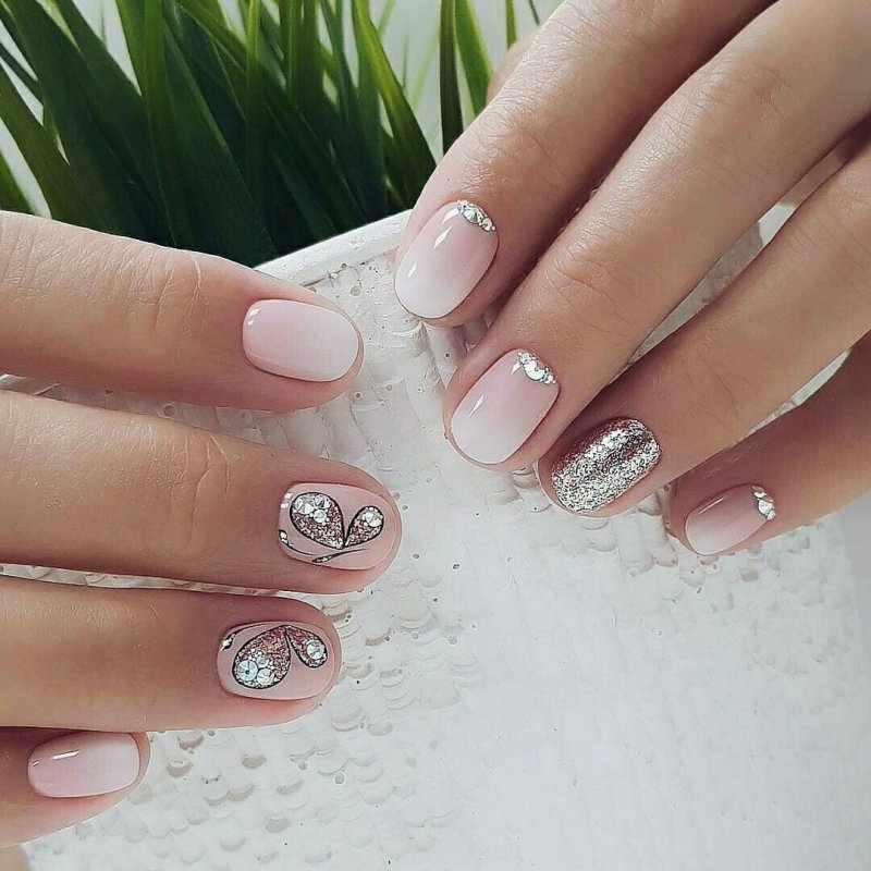 Нежный весенний маникюр на короткие ногти