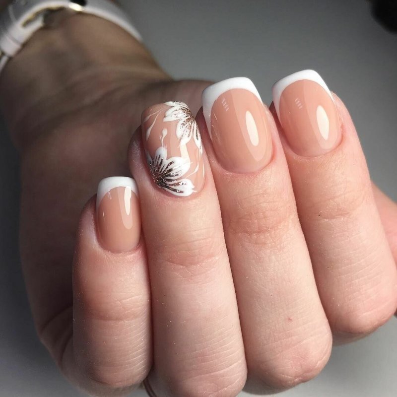Нежный френч на короткие ногти