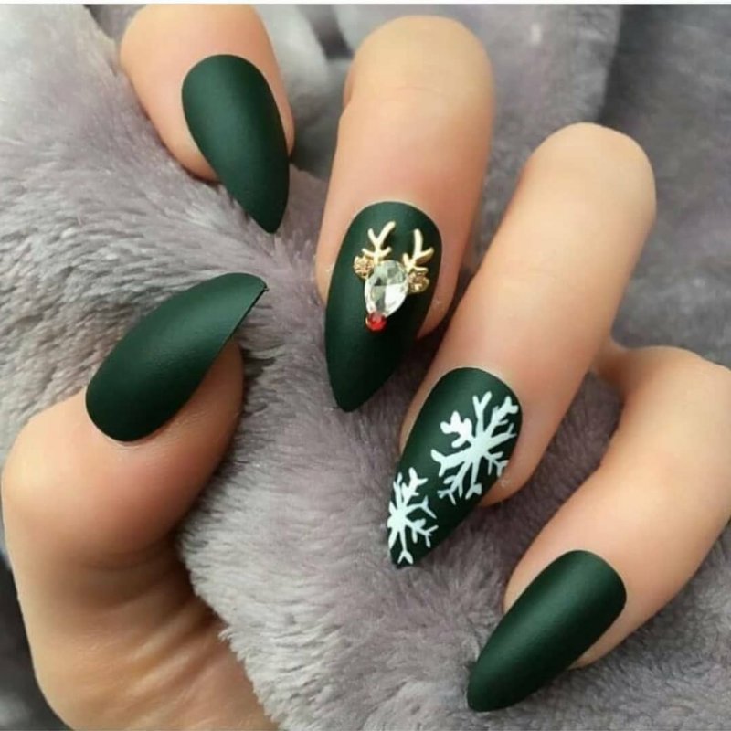 Зеленые новогодние ногти