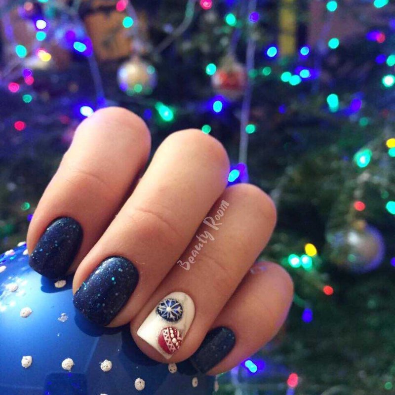 Новогодний маникюр для коротких ног