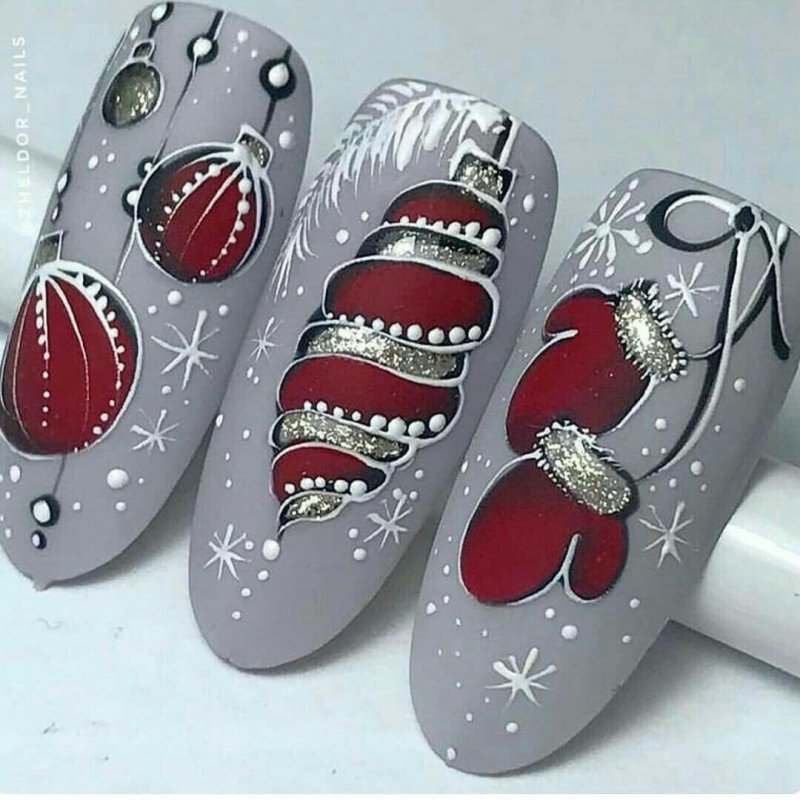 Маникюр с новогодними игрушками
