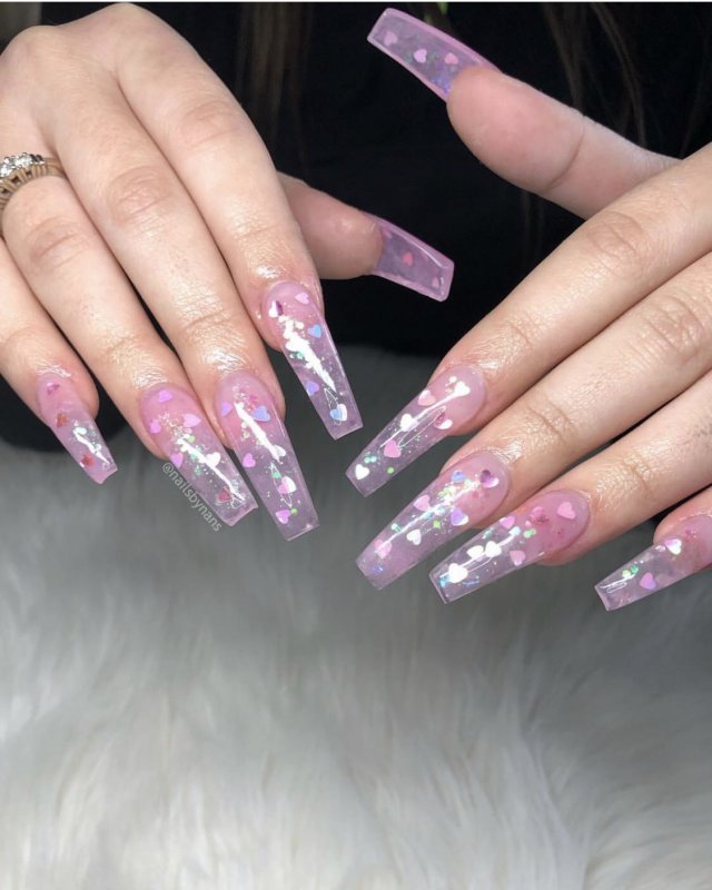 Прозрачный маникюр на длинные ногти