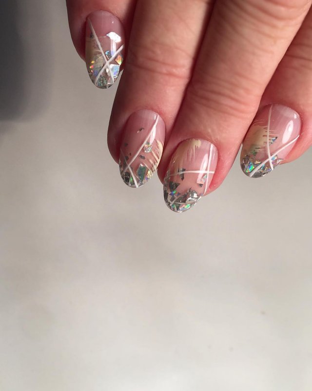 Нежный прозрачный маникюр