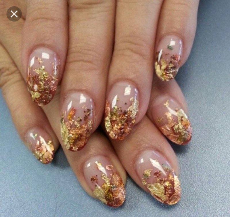 Прозрачные ногти с золотом