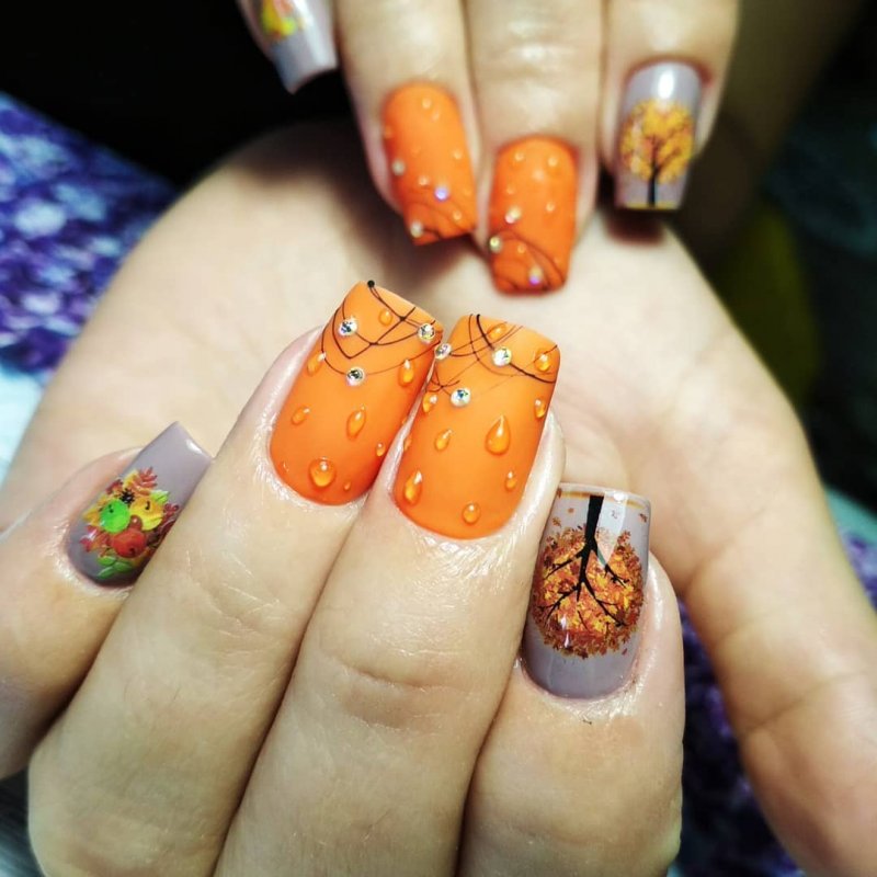 Маникюр с кленовым листочком