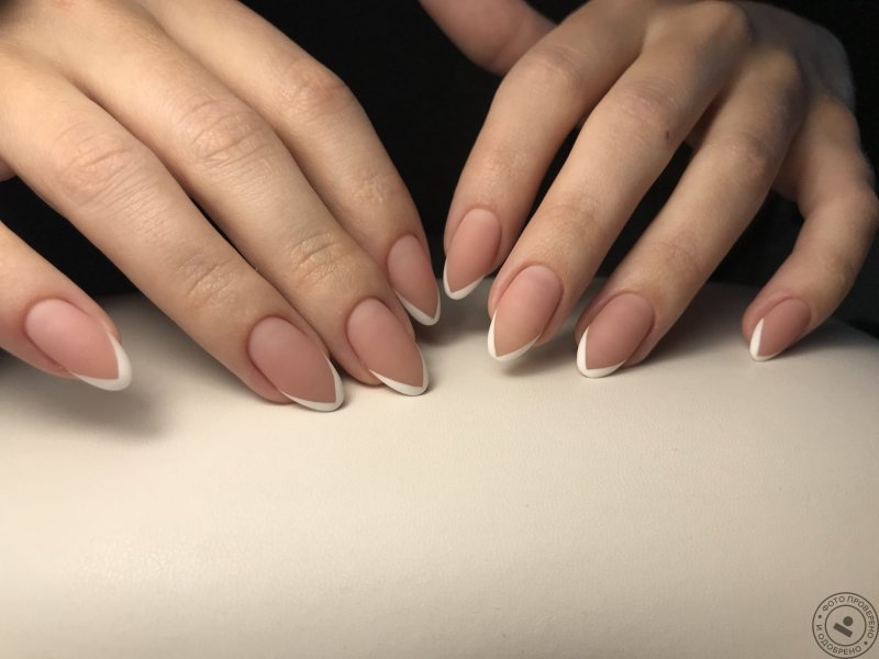 Френч на короткие ногти овальной