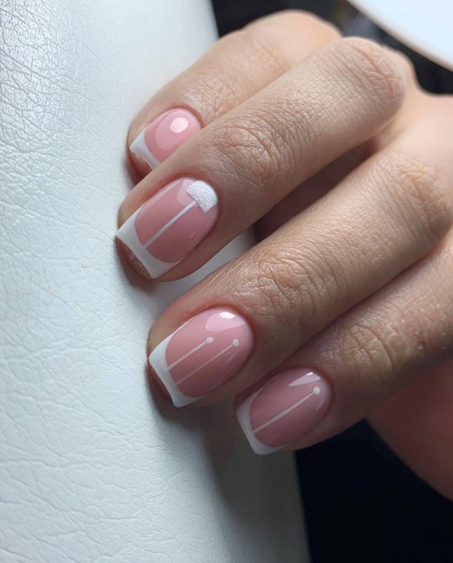 Французский маникюр на короткие ногти