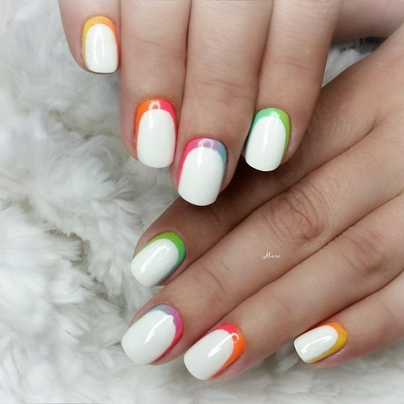 Белый летний маникюр на короткие ногти