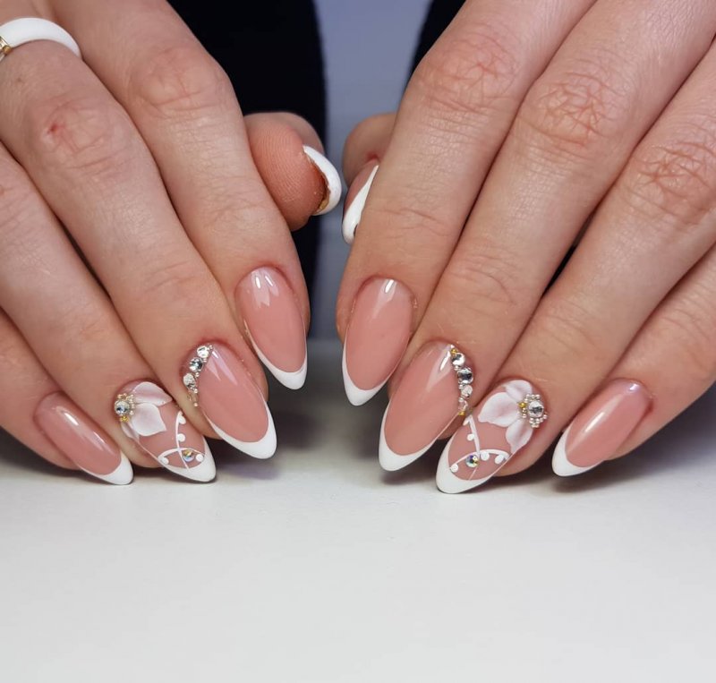 Лёгкий френч на короткие ногти