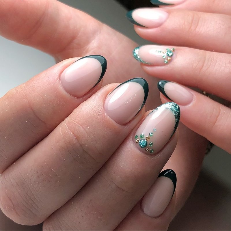 Разные руки на короткие ногти френч
