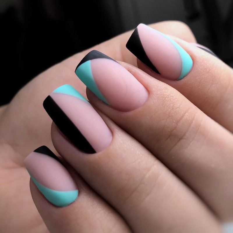 Красный френч на короткие ногти