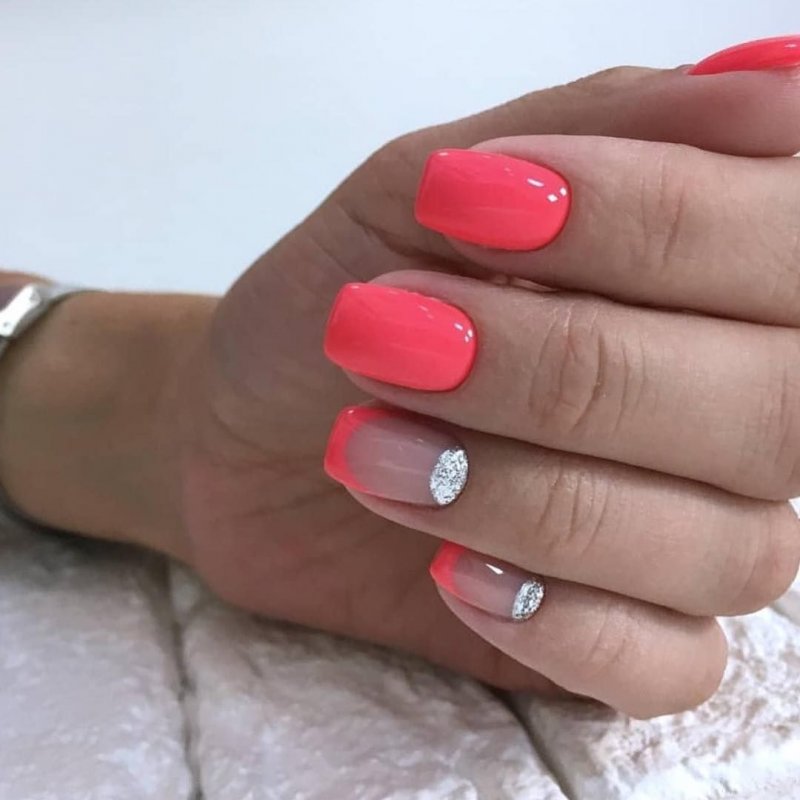 Коралловый маникюр с дизайном