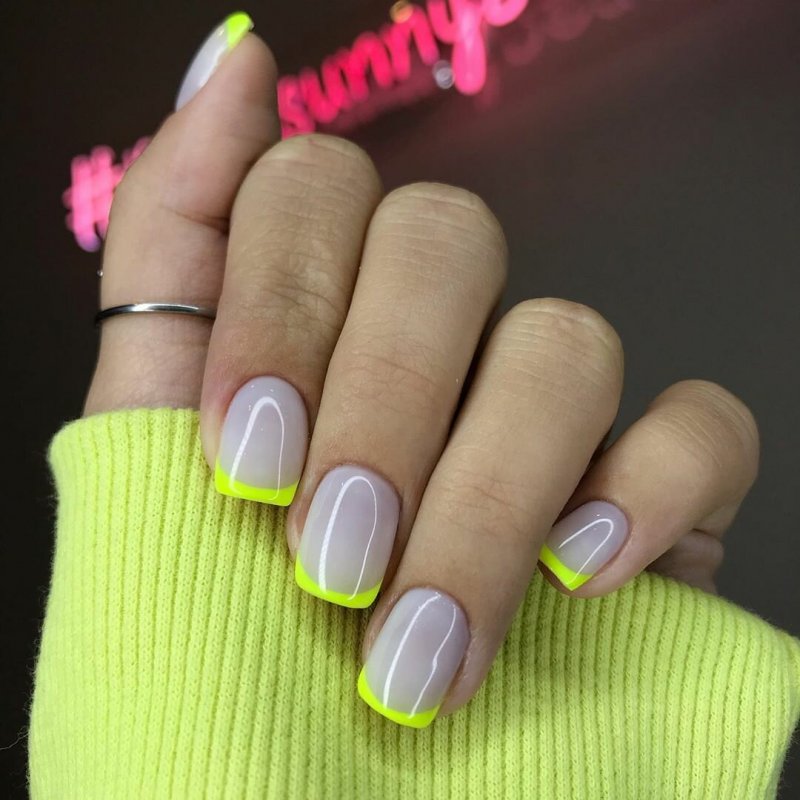 Кислотный маникюр на короткие ногти