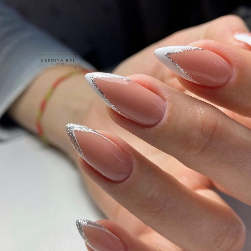 Французский маникюр косой френч красный