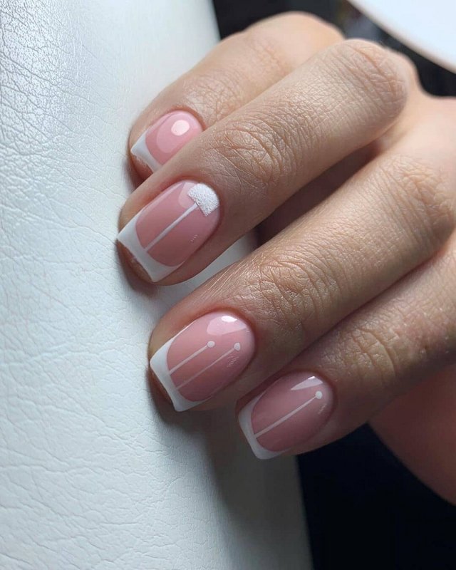 Французский маникюр на короткие