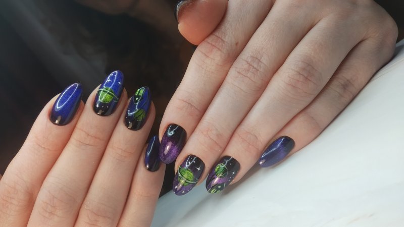 Маникюр с кошками