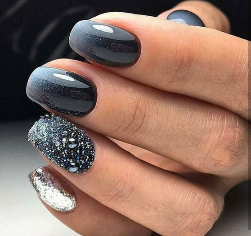 Модный матовый маникюр на короткие ногти