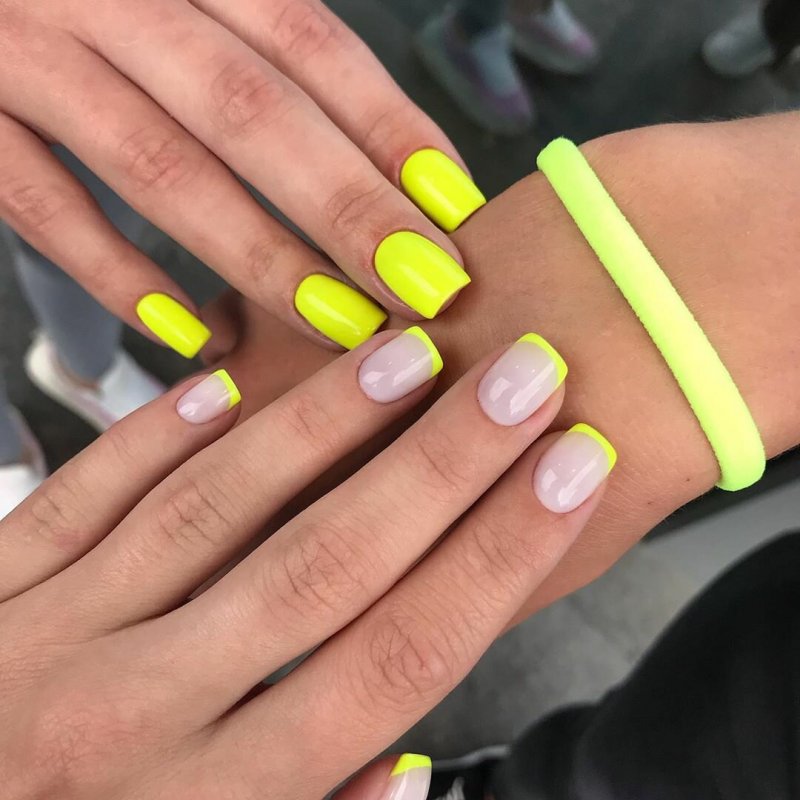 Кислотный маникюр на короткие ногти