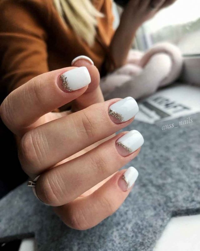Белый маникюр на короткие круглые ногти