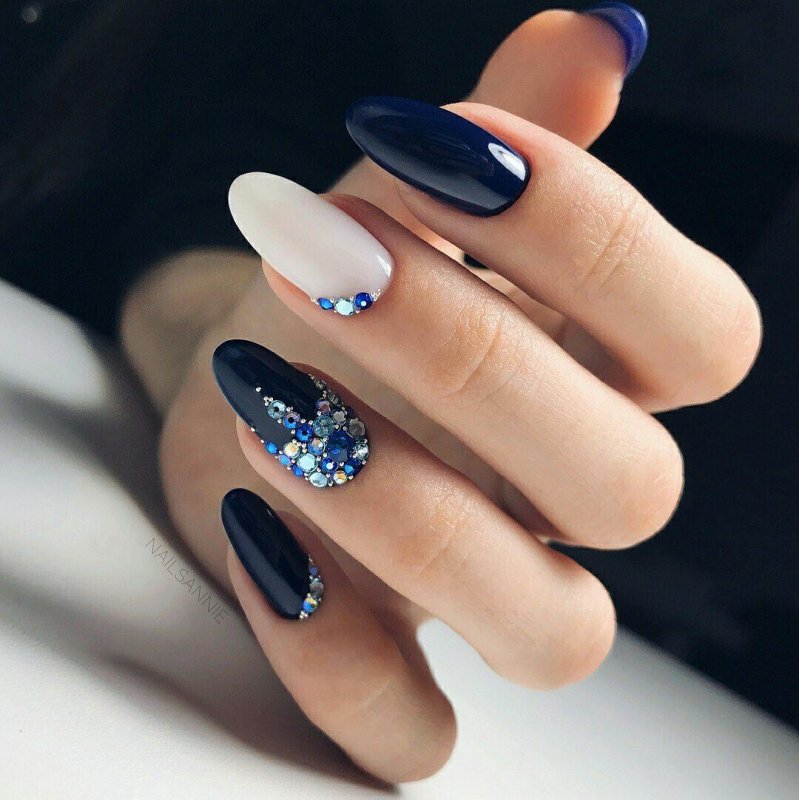 Синие длинные ногти