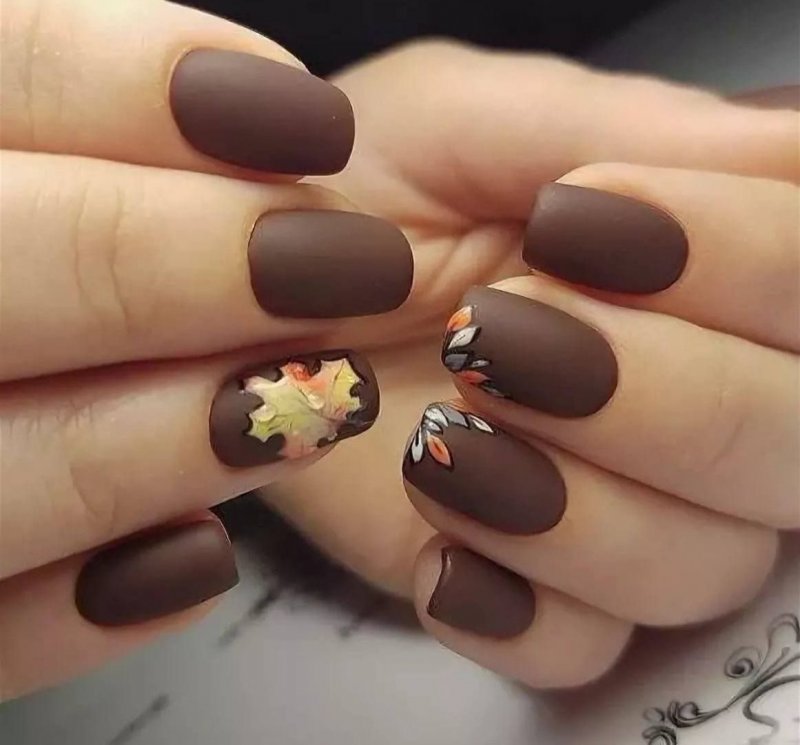 Маникюр на короткие ногти однотонный темный