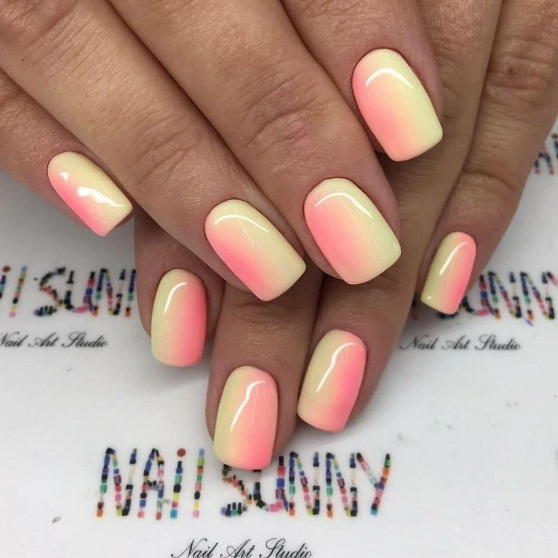 Модный летний маникюр на короткие ногти