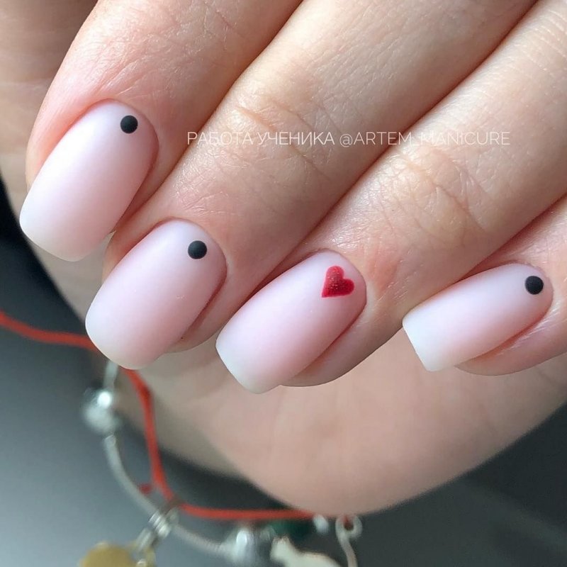 Маникюр на короткие с сердечком