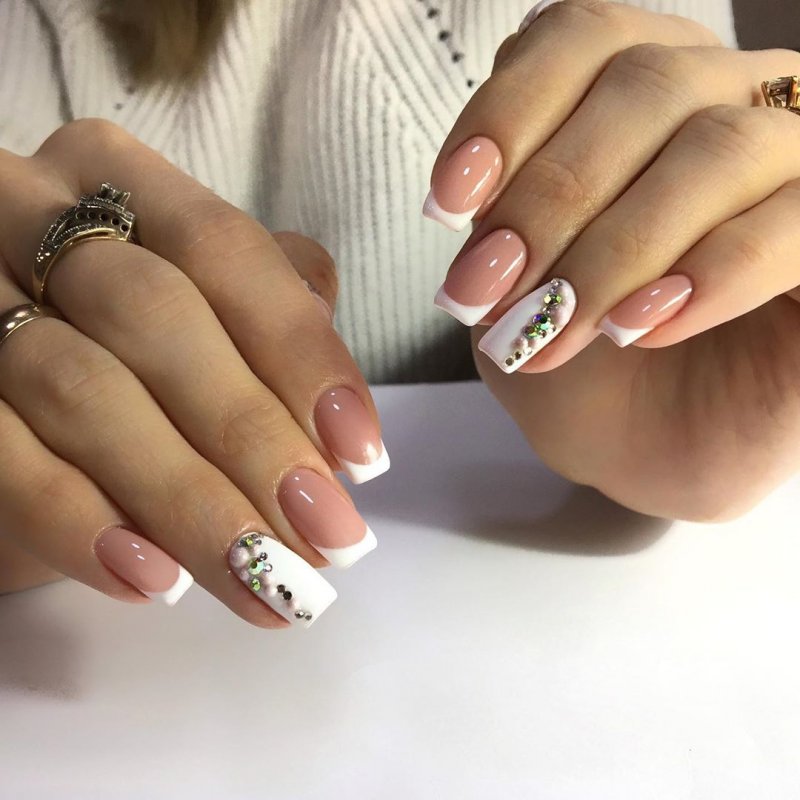 Ногти белые квадратные короткие