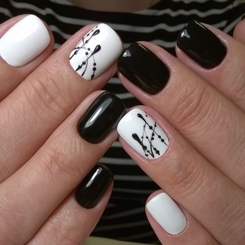Черно белый маникюр на короткие ногти