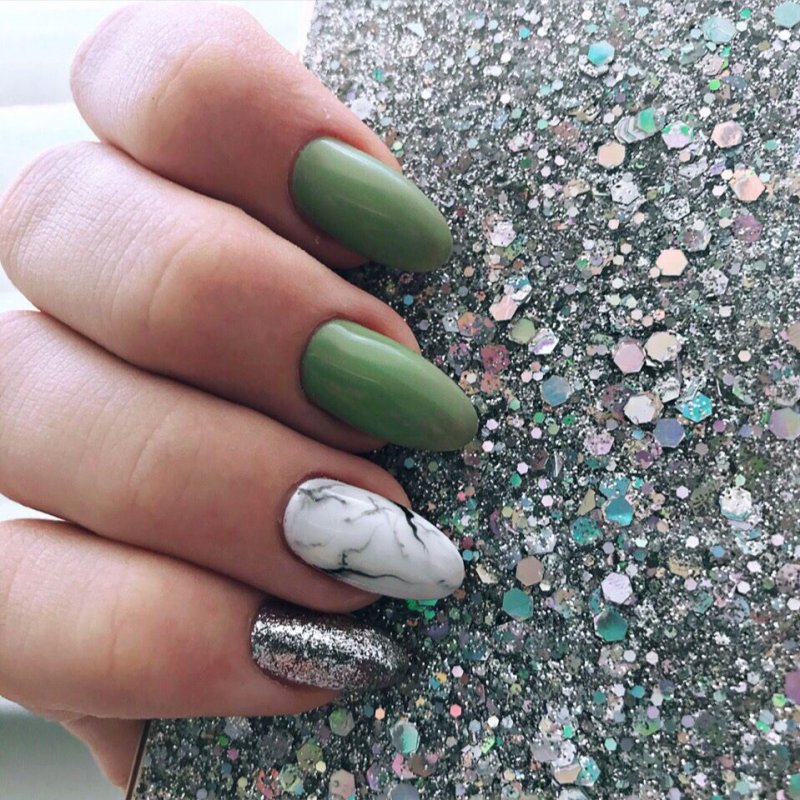 Серо-зеленый маникюр
