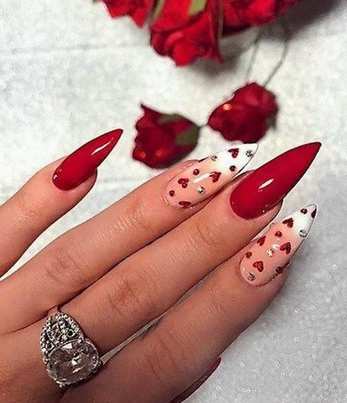 Длинный маникюр красный с белым