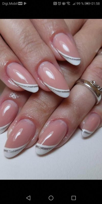 Французский маникюр косой френч красный