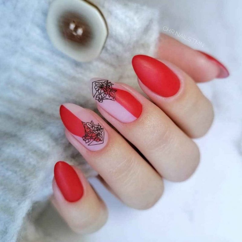 Коралловый маникюр с полосками