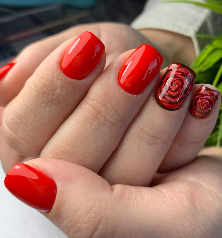 Изысканный красный маникюр