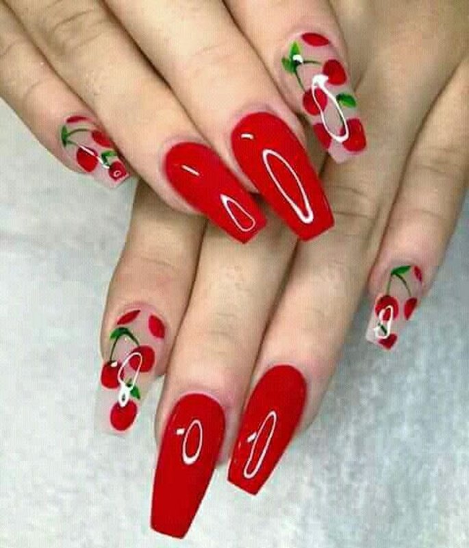 Красный маникюр с вишенками