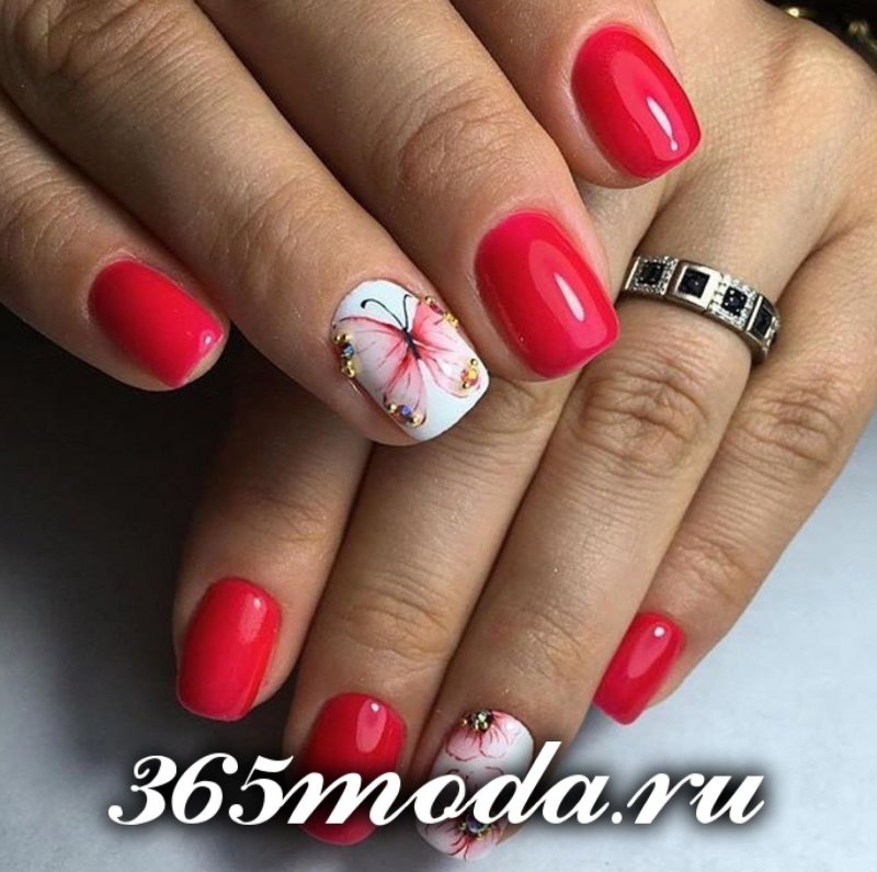 Коралловый маникюр с цветочками