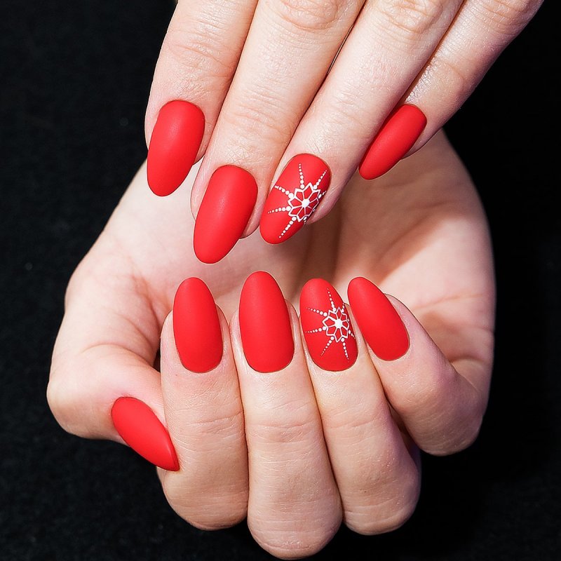 Essie кроваво красный