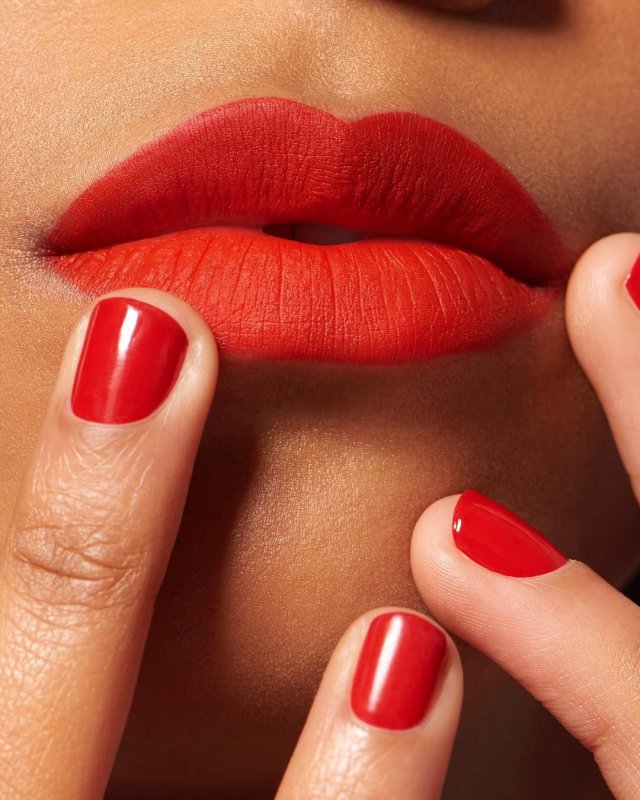 Essie классический красный