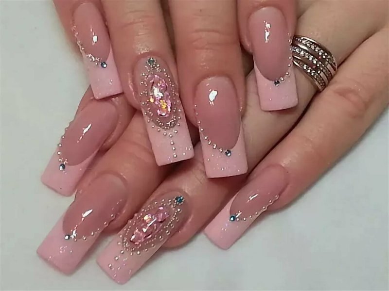 Ногти длинные квадратные со стразами