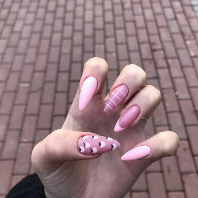 Розовые длинные ногти