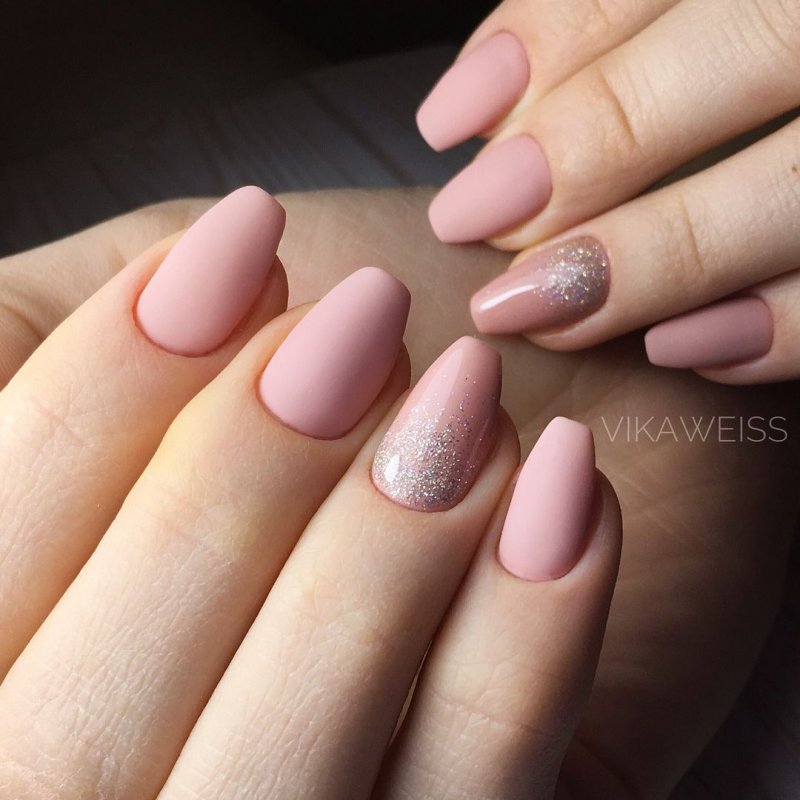 Essie брусничный