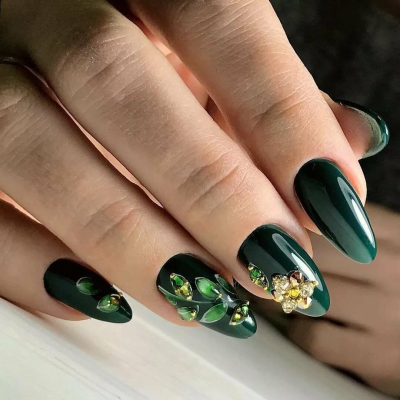 Маникюр знленыйс золотом