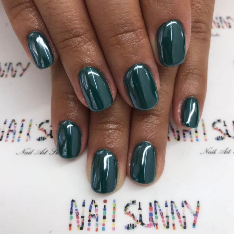 CND Shellac pretty Poison на ногтях