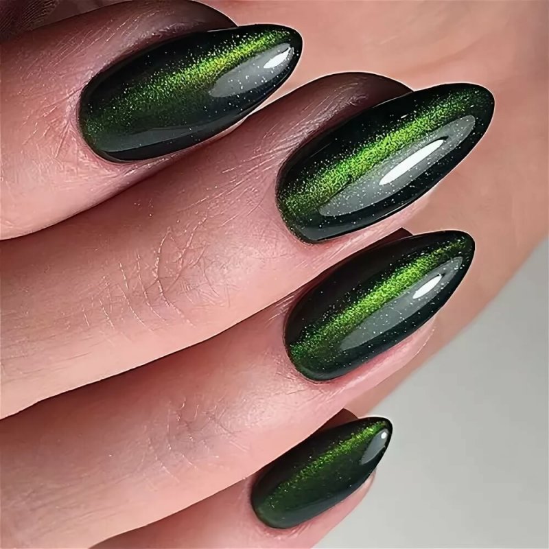 Маникюр зеленый Кошкин глаз