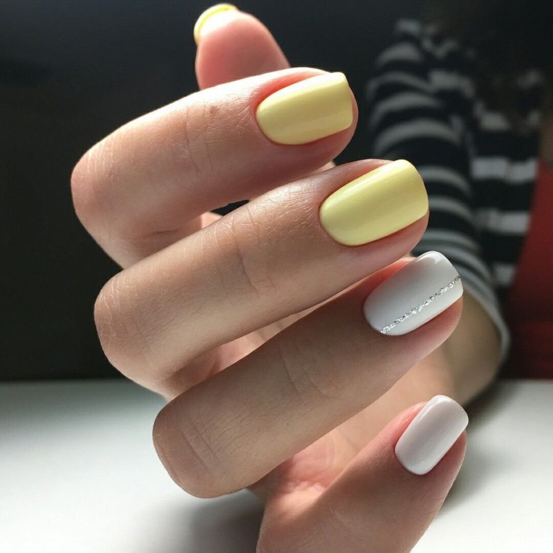 Нежно желтый маникюр на короткие ногти